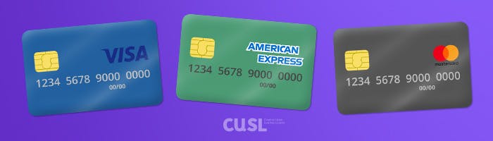 Tre olika kreditkort - VISA, American Express och Mastercard.