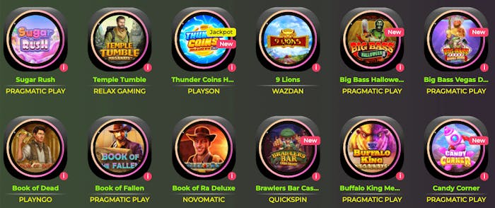 Här visas några av de slots som finns att spela hos Fortune Panda, inklusive Sugar Rush, Book of Dead och Candy Corner.