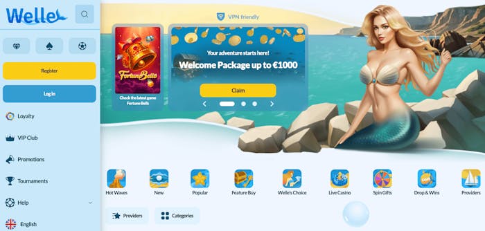 Welle Casino har en klassisk startsida med meny till vänster och välkomstpaketet i mitten. En sjöjungfru på en strand finns vid sidan om välkomsterbjudandet. Under finns snabbval för spel som Hot Waves, Welle's Choice och Drops and Wins. Knappar för registrering och login är placerade till vänster, i huvudmenyn.